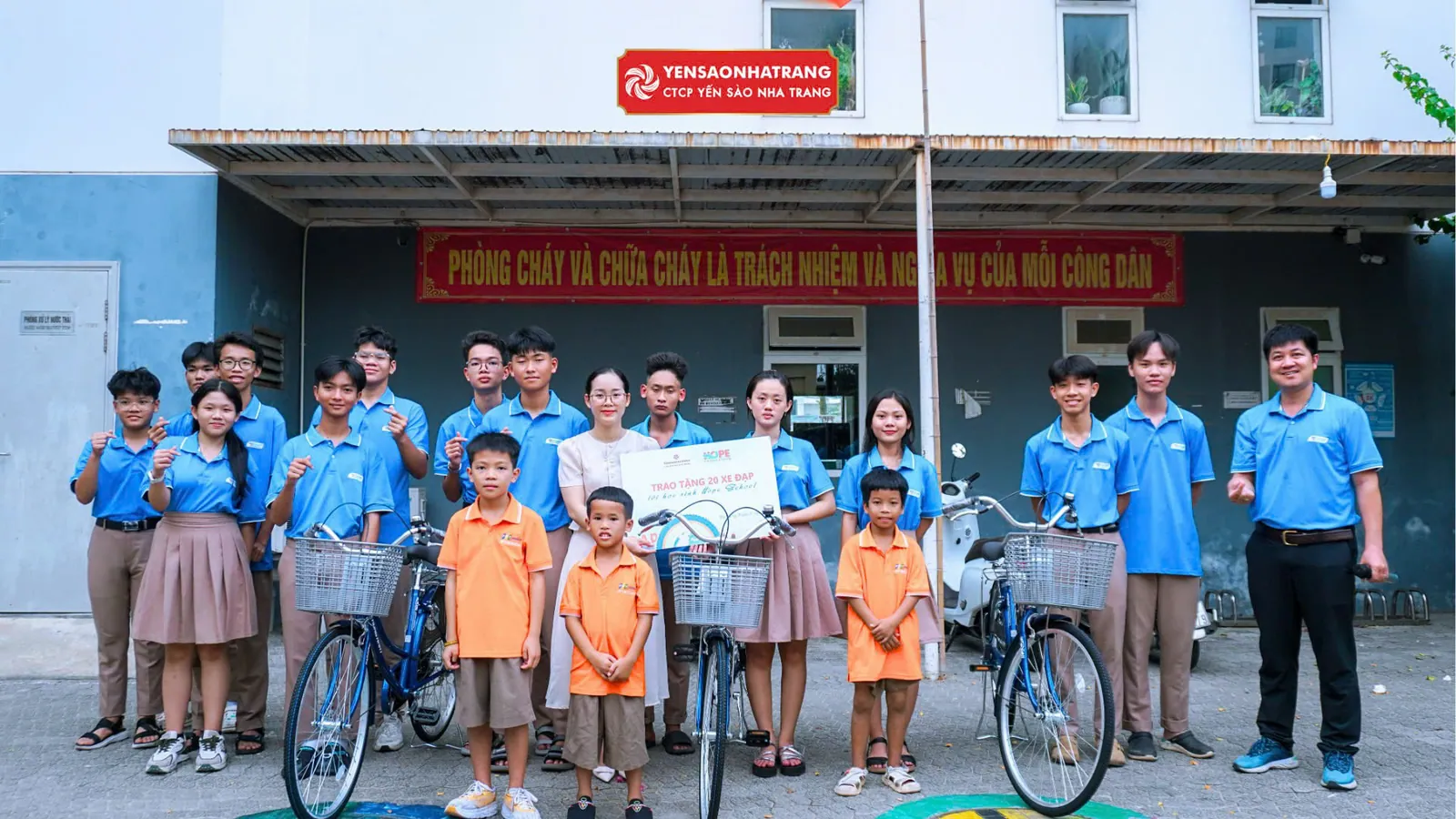 [ TP. ĐÀ NẴNG ] TRAO TẶNG 20 CHIẾC XE ĐẠP CHO HỌC SINH TRƯỜNG HY VỌNG