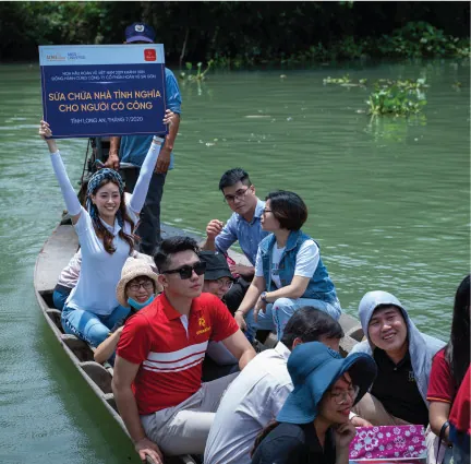 Yến sào Nha Trang và Nest Art đồng hành cùng Hoa hậu Khánh Vân đi thiện nguyện tại Long An